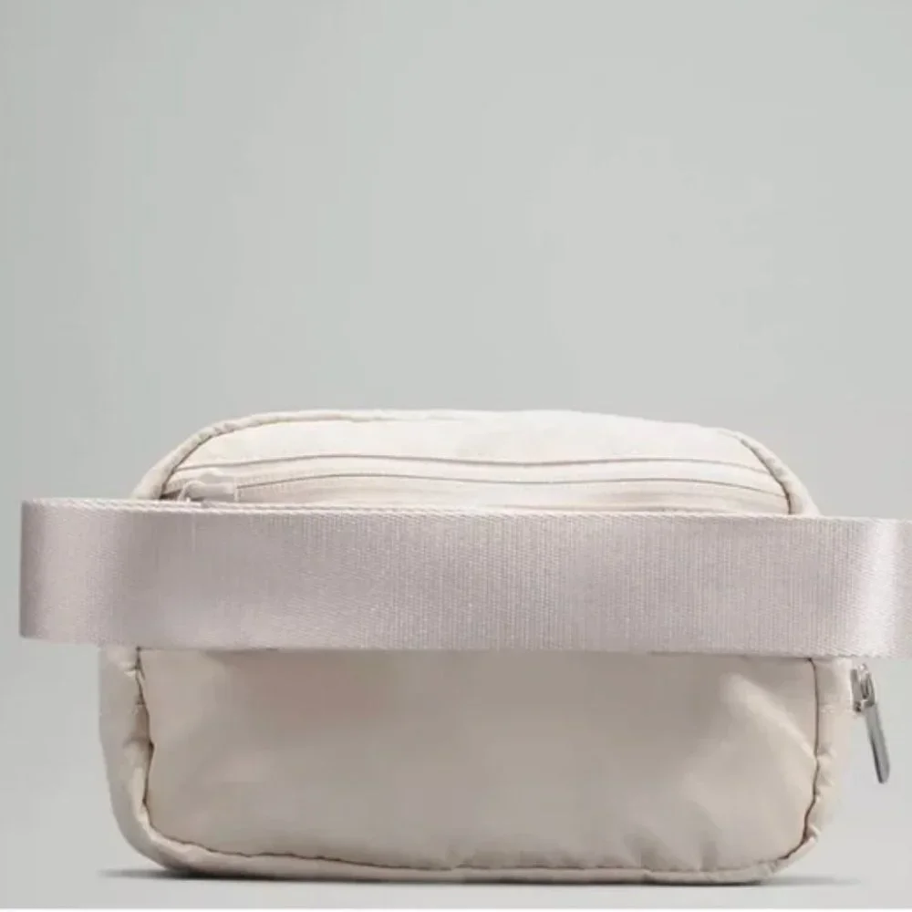 NWT Lululemon Everywhere Belt Bag Opal White - Picture 2 of 8